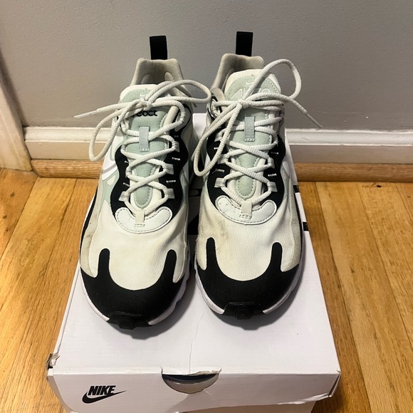 Women’s Nike Airmax 270 React - Picture 4 of 7